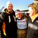 Therese Johaug med Kongen og Dronningen på Kongetribunen etter seier på 30 kilometer. (Foto: Lise Åserud / Scanpix)